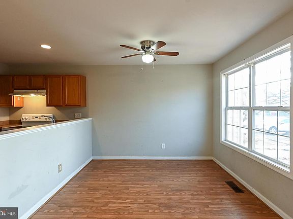 5th image of 50 Currituck Ct