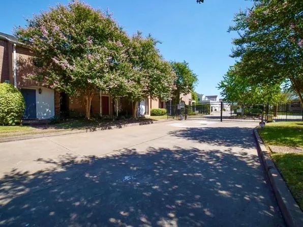 12550 Piping Rock Dr, Houston, TX 77077