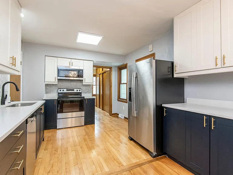 3500 S Clement Ave — Photo 3