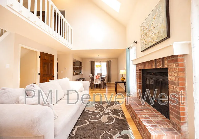 4 bed, 3.5 bath, 2332 sqft, $2,900 — Photo 3
