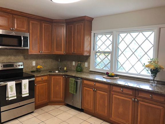 5th image of 54 Robin Ln