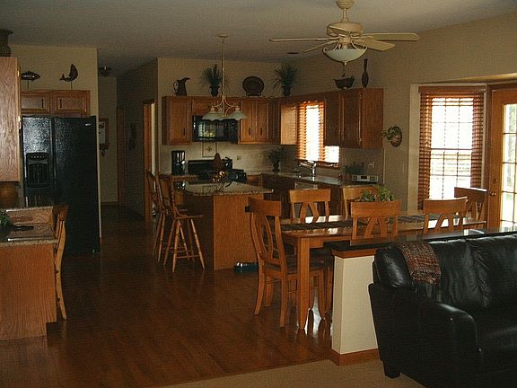 OVERSIZED KITCHEN