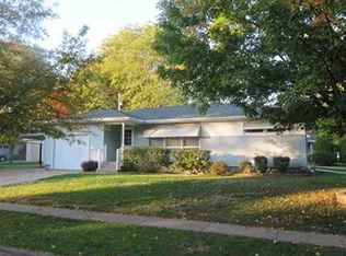 1805 38th St, Moline, IL 61265