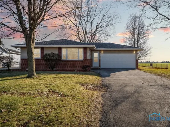 23802 W Meadow Dr, Genoa, OH 43430