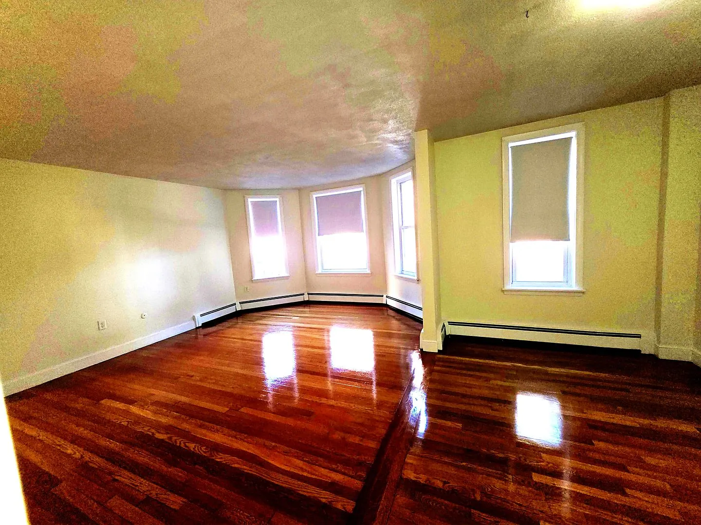 No Brokers Fee, No Security Deposit, Washington Sq. Location. Heat, Hot Water Included, Laundry o... — Photo 4
