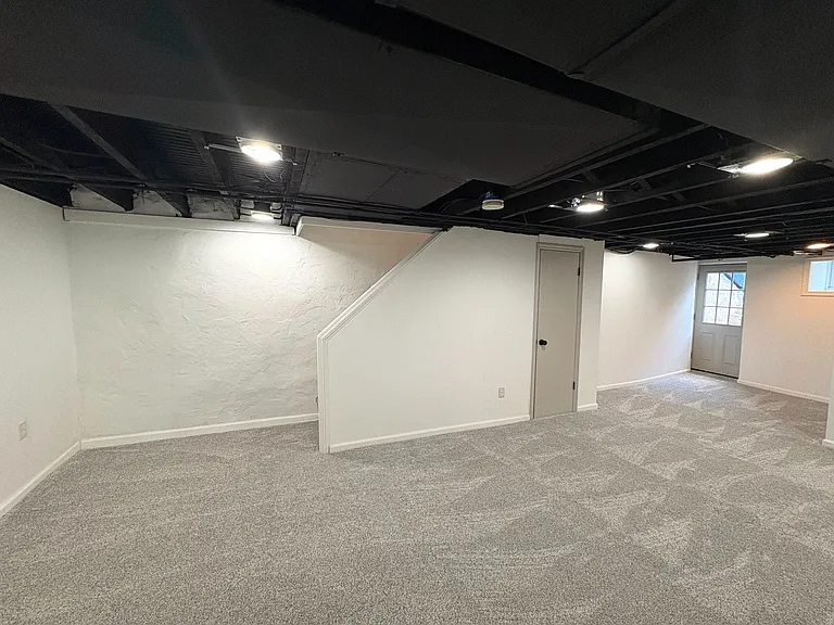 4625 Silverwood St — Photo 33