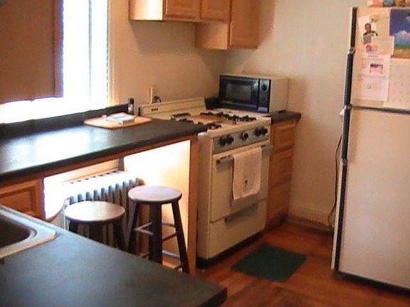 APT 2 KITCHEN