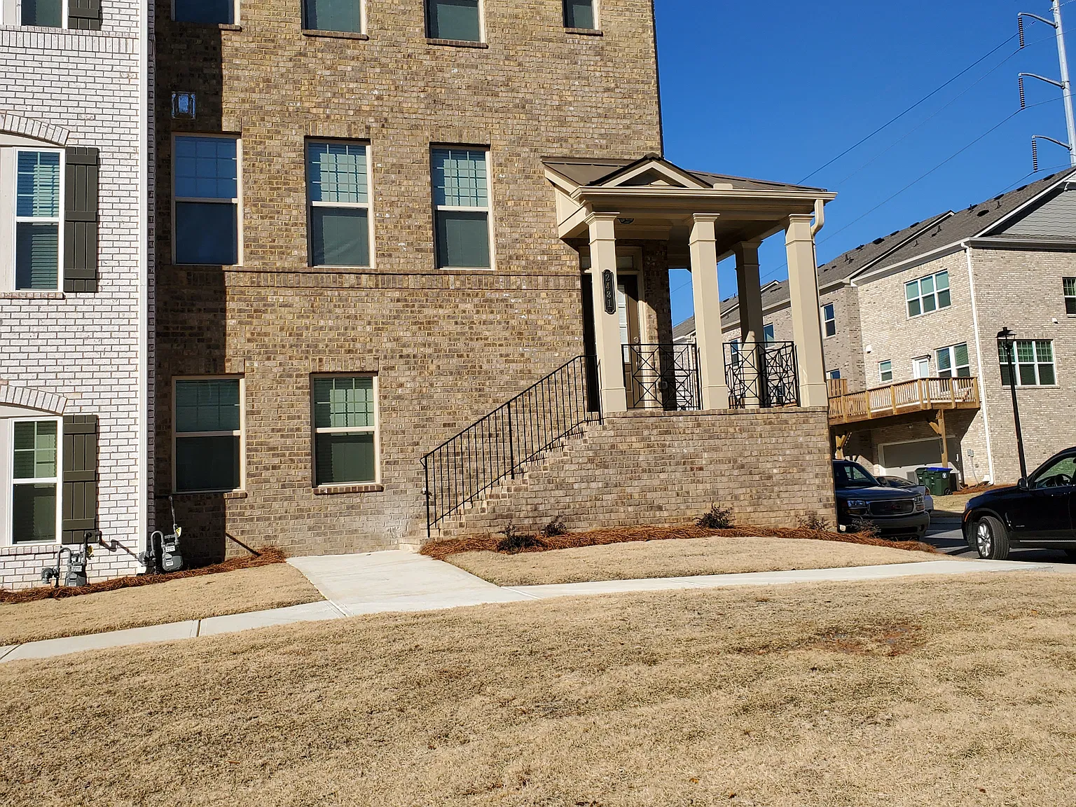 3 bed, 2160 sqft, $3,400 — Photo 4