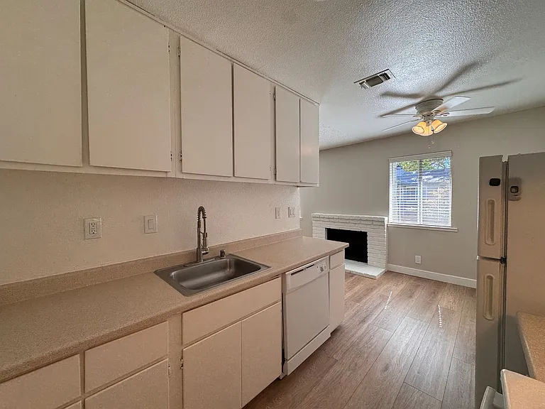 1324 G Street — Photo 8