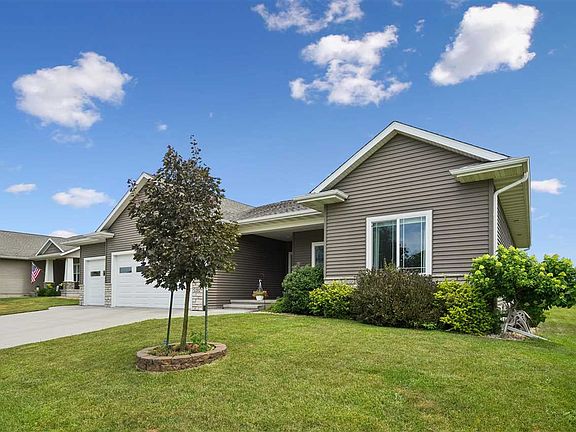 3rd image of 1202 Wood Lily Rd