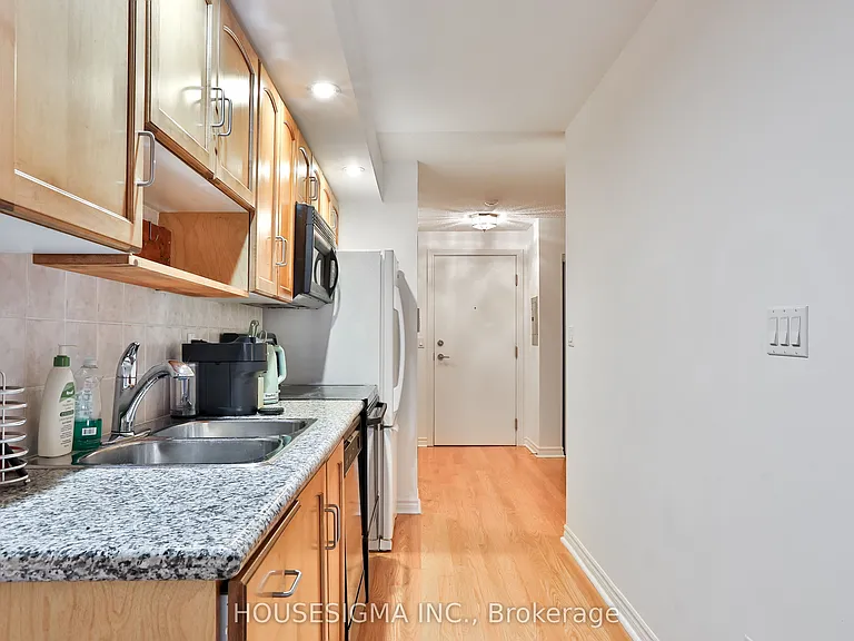 270 Wellington St W #222 — Photo 30
