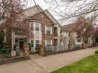 1260 NE Horizon Loop #302, Portland, OR 97214