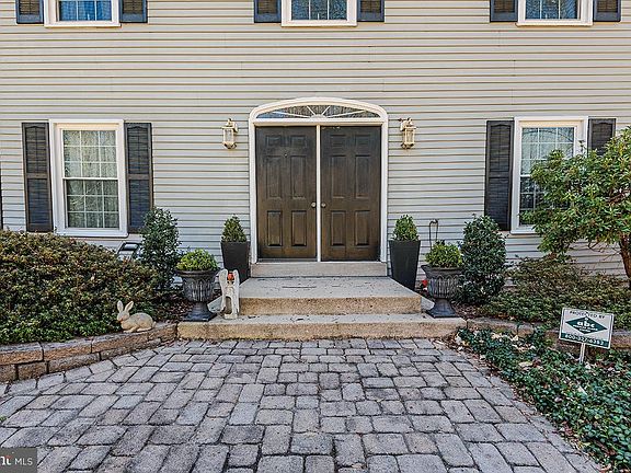 3rd image of 213 King James Rd