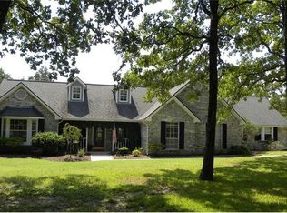 571 Oakwood Dr, Greenville, TX 75402