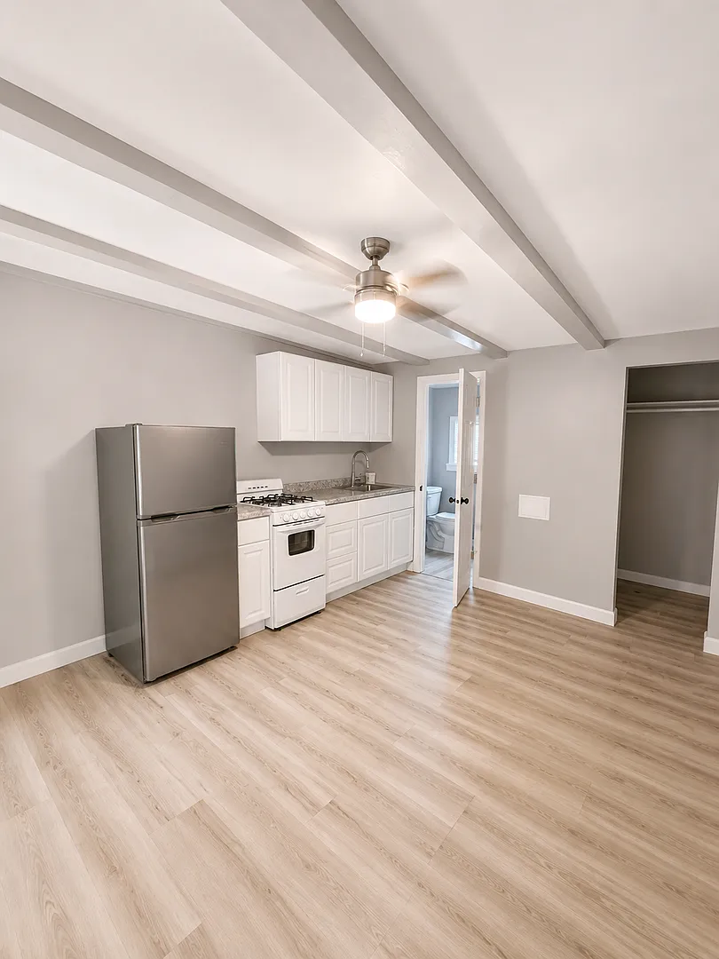 610 Commonwealth Ave — Photo 1