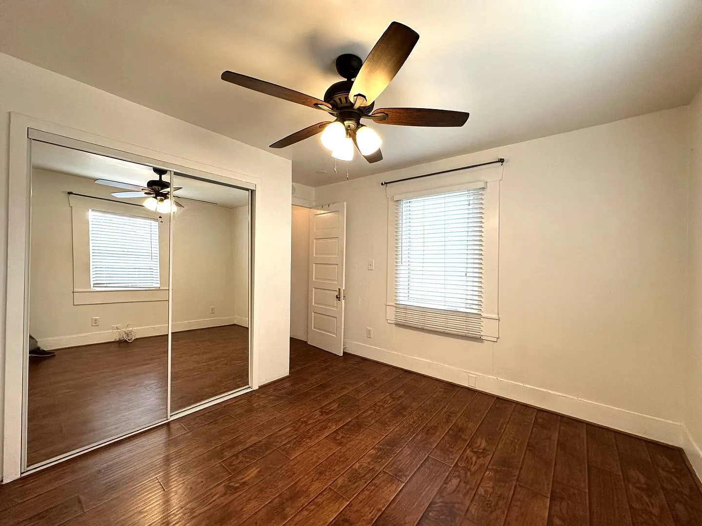Hillcrest 1-Bedroom Duplex w/Parking and In-Unit Laundry- Available Now! — Photo 3