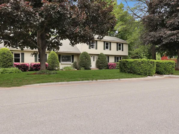 2 Queensway Circle, Nashua, NH 03062