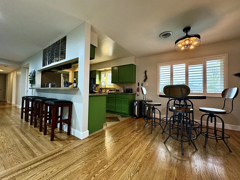 Riverview Ct — Photo 10