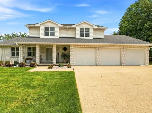 3188 Highland Park Dr, Dubuque, IA 52001