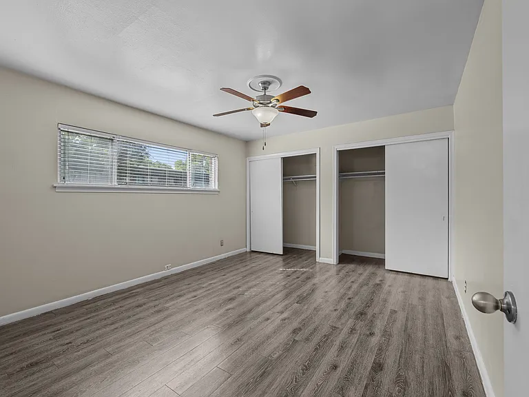 Enfield Court Apartments — Photo 3
