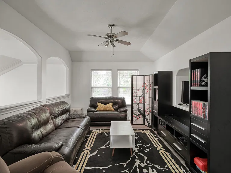 3215 Canterbury Ln — Photo 30
