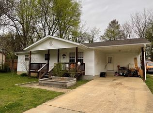 909 Henderson Ave, Poplar Bluff, MO 63901