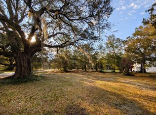 1020 Pinckney St, Mc Clellanville, SC 29458