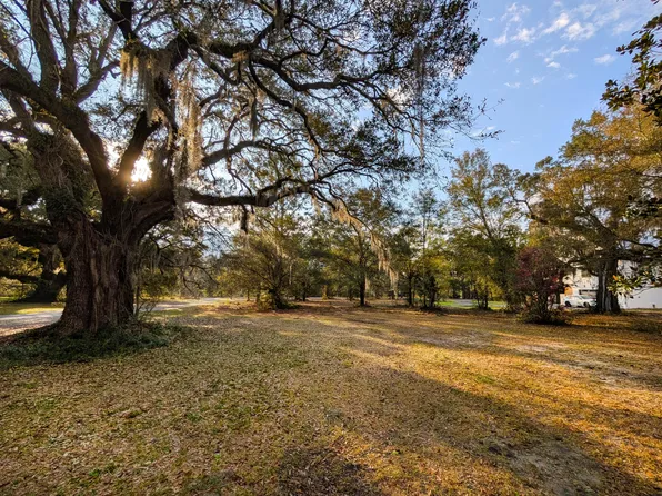 1020 Pinckney St, Mc Clellanville, SC 29458