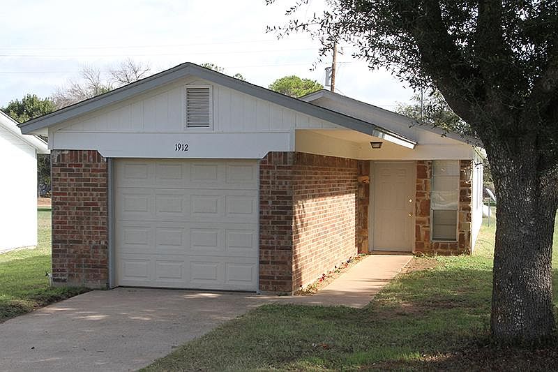 1st image of 1912 Pelican Dr N