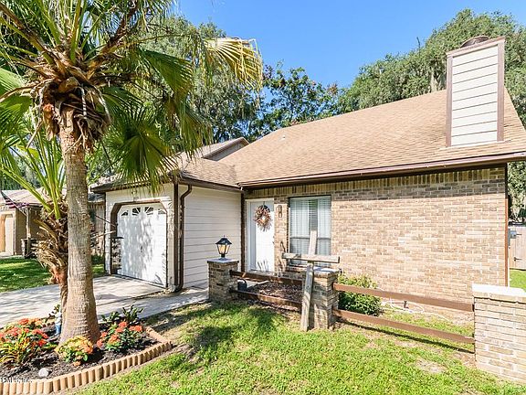 2nd image of 3932 Valley Garden Dr W