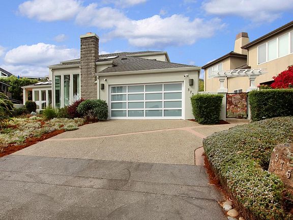 3rd image of 375 Coastview Dr