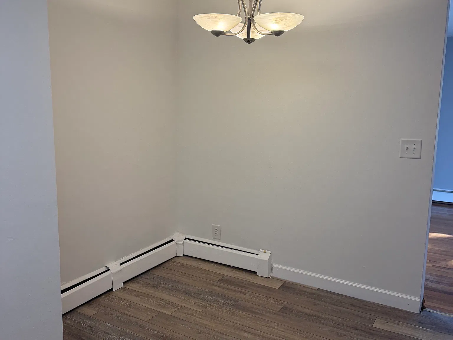 2 bed, 900 sqft, $1,350 — Photo 2
