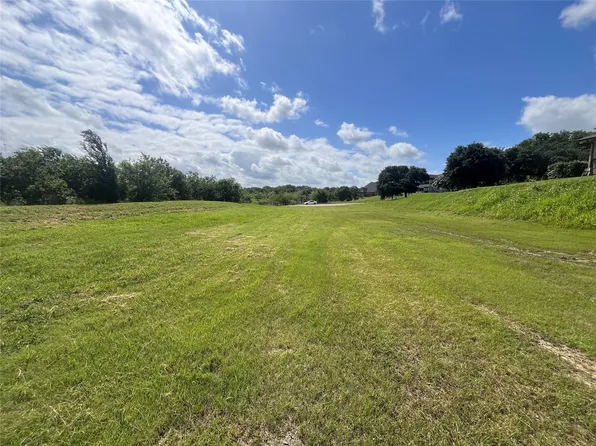 9003 Fossil Ridge Dr, Cedar Hill, TX 75104