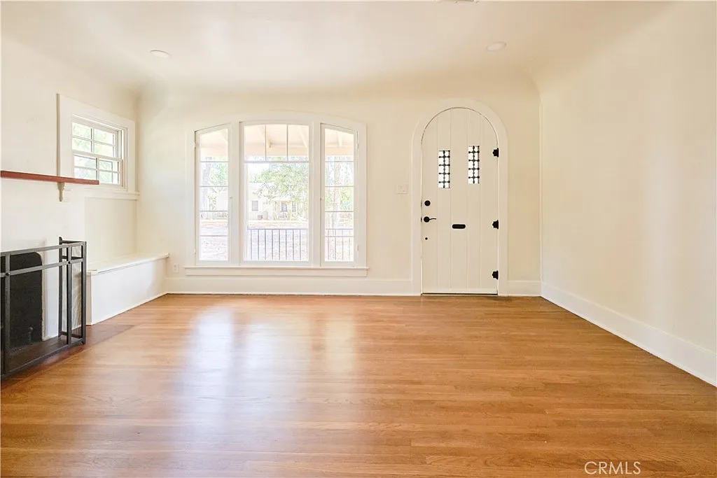 3 bed, 1000 sqft, $3,300 — Photo 4