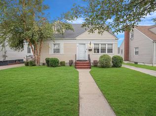 19 Drake St, Valley Stream, NY 11580