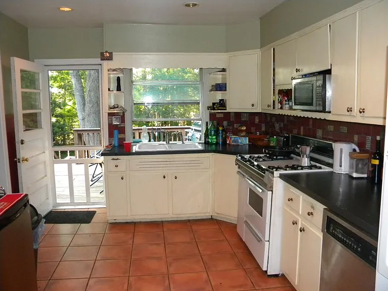 1340 Normandy Dr NE — Photo 4