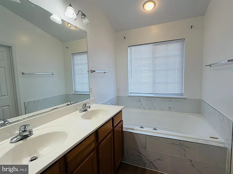 2503 Wheat Meadow Ct — Photo 11