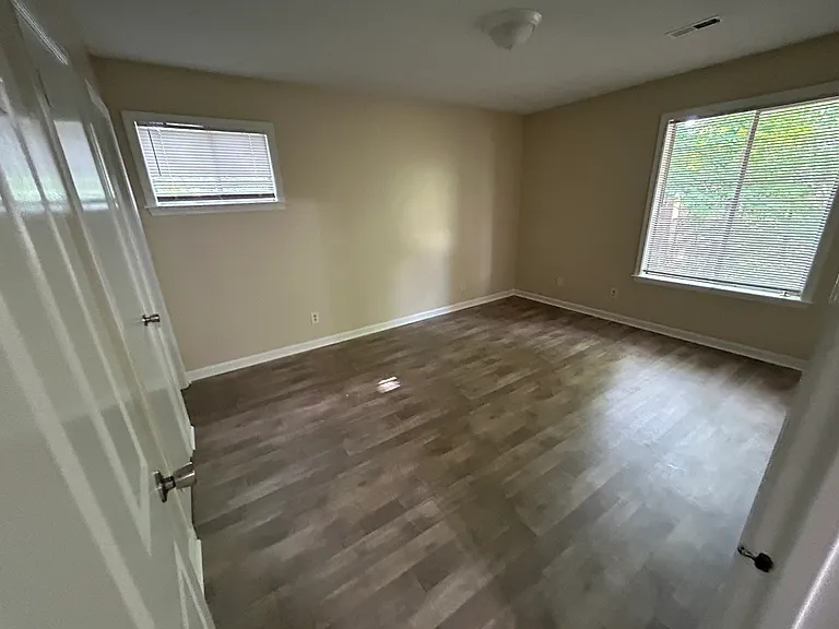 Oakwood Apartments — Photo 7