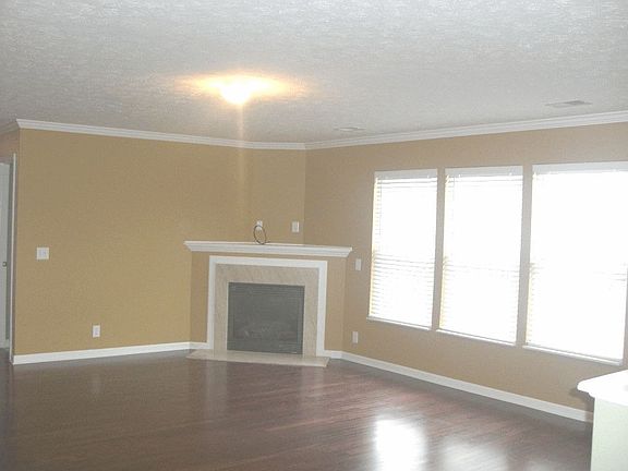 Living Room w/Gas Logs