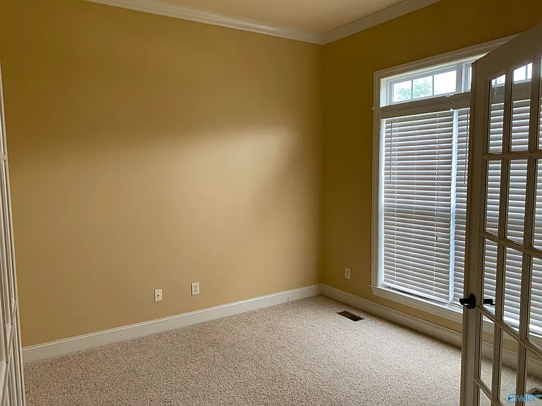 100 Mayfair Ct — Photo 4