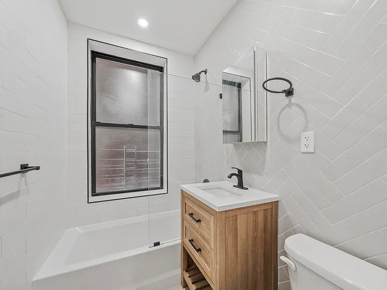 312 Manhattan Ave #2D — Photo 8