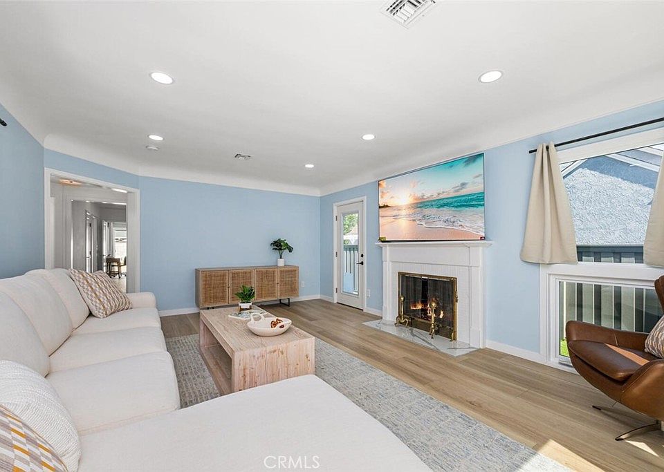 1st image of 4617 Blackthorne Ave
