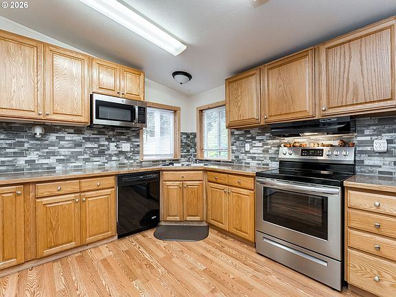 4th image of 15619 NE Caples Rd