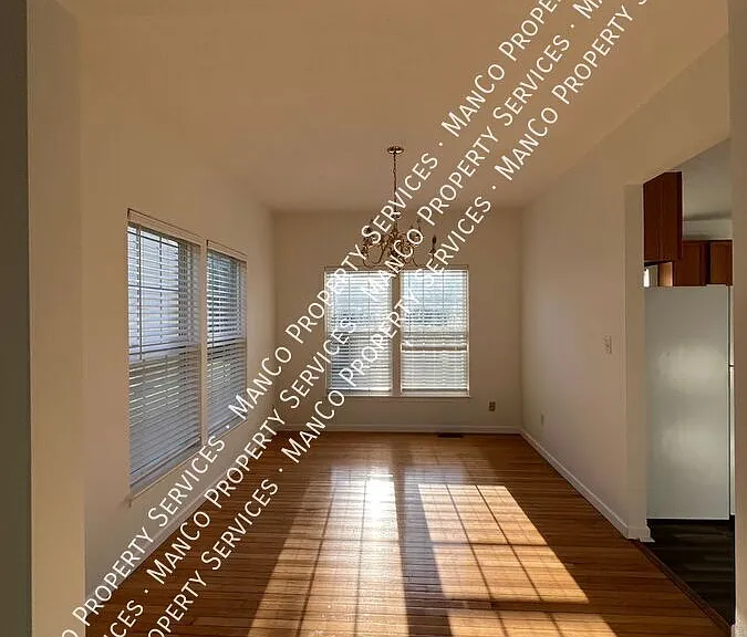 1523 Doddington Rd — Photo 7