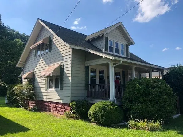 2 Hill St, Onancock, VA 23417