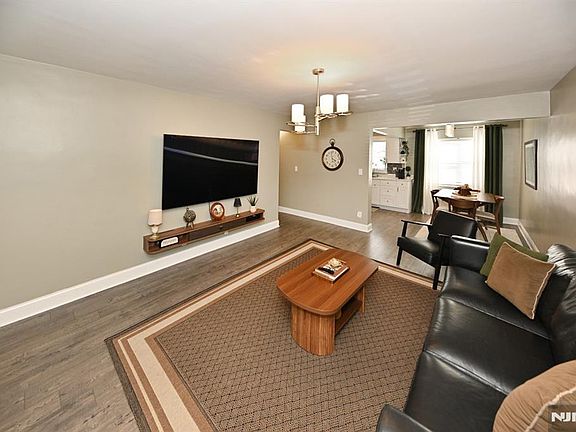 4th image of 483 Colonial Ter APT 9