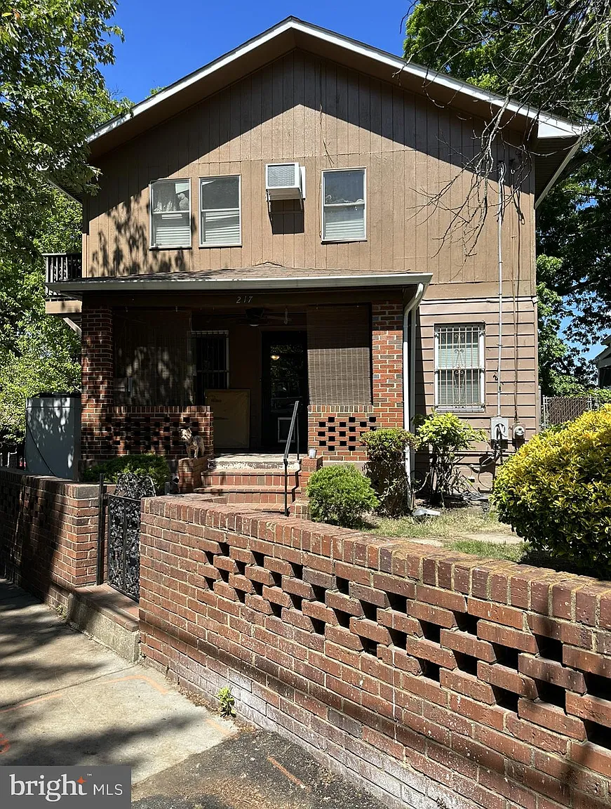 217 Walnut St NW photo 1