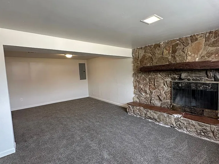 1755 Glendale Ave — Photo 13