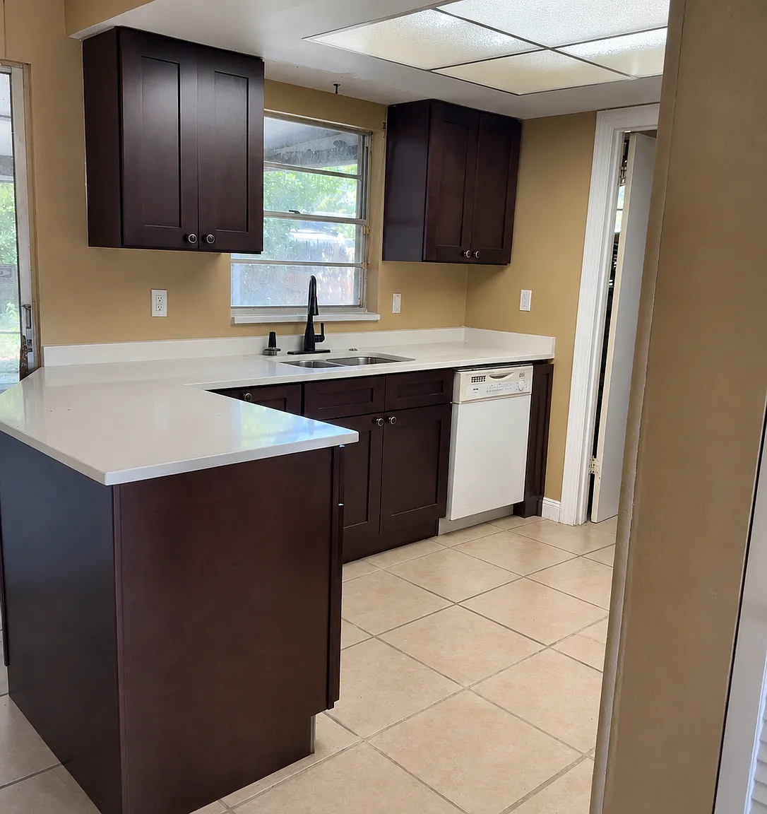 3 bed, 1100 sqft, $2,300 — Photo 2