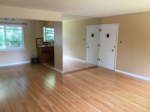 4th image of 360 Waverley St APT 3